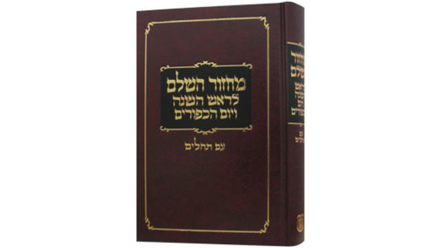 Ustun yonida yalangoch qiz